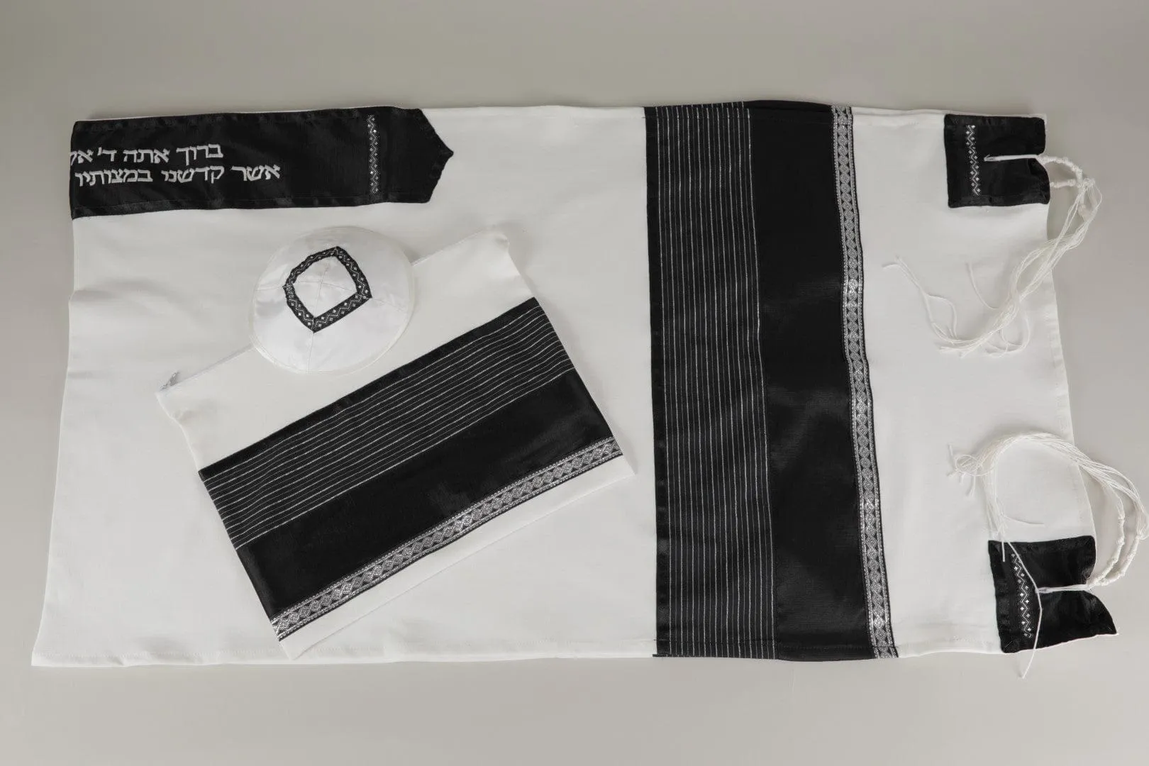 Stunning White and Black Prayer Shawl, Hebrew Prayer Shawl, Bar Mitzvah Tallit Set, Tallit Prayer Shawl, Custom Tallit, Modern Tallit, Contemporary Tallit
